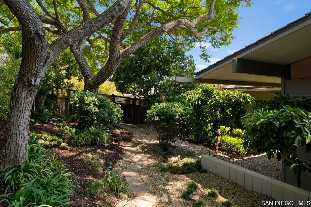 La Jolla, California 92037, United States, 5 Bedrooms Bedrooms, ,6 BathroomsBathrooms,Residential,Active,164083