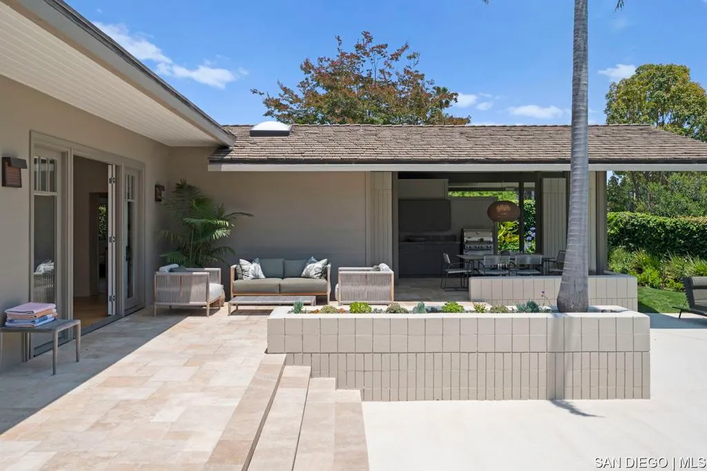 La Jolla, California 92037, United States, 5 Bedrooms Bedrooms, ,6 BathroomsBathrooms,Residential,Active,164083