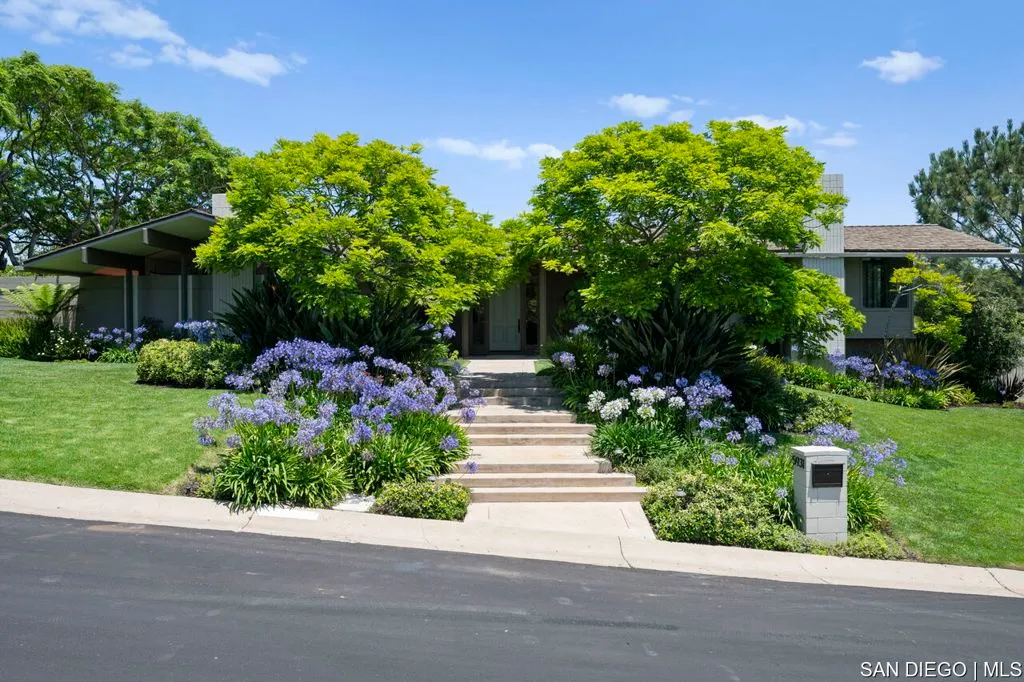 La Jolla, California 92037, United States, 5 Bedrooms Bedrooms, ,6 BathroomsBathrooms,Residential,Active,164083