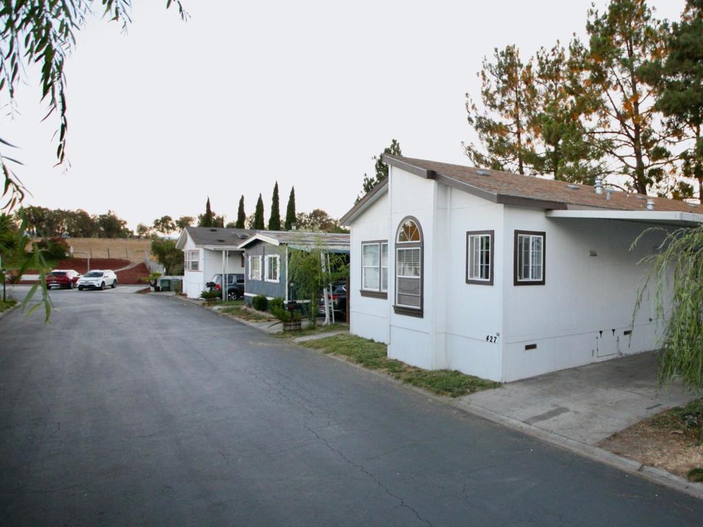 427 Shorewood Lane