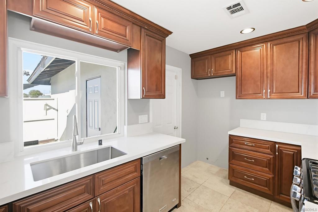 9235 Gold Coast Drive