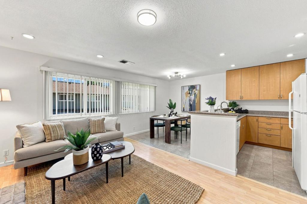 552 Crimsonberry Way