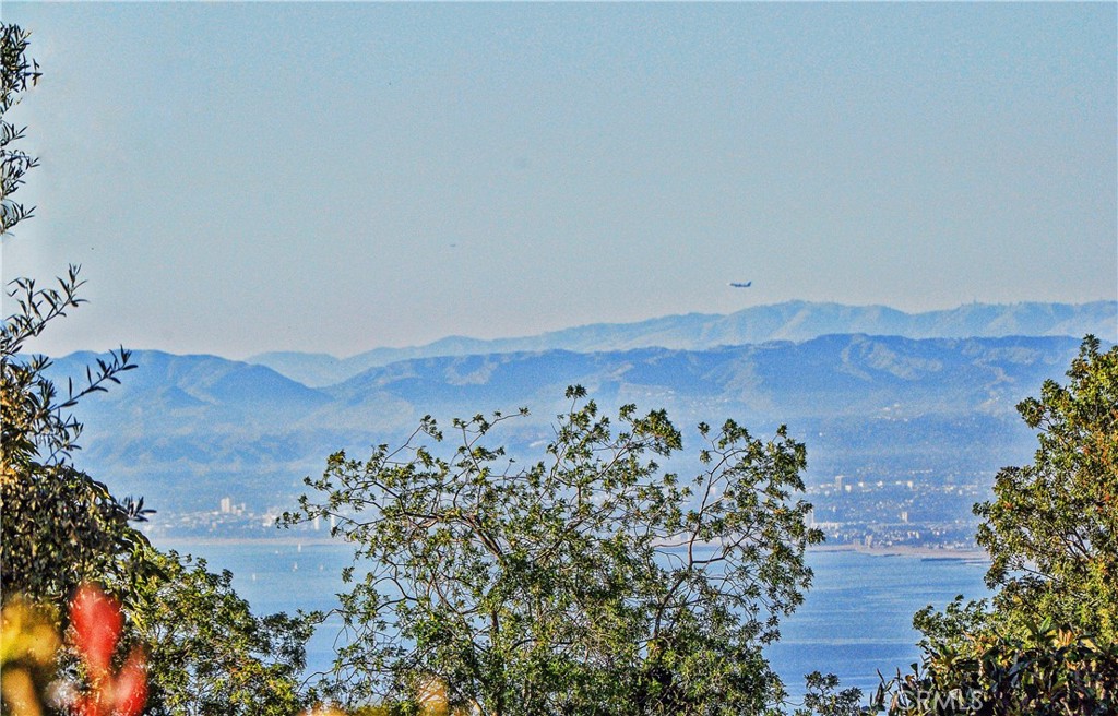 1209 Granvia Altamira