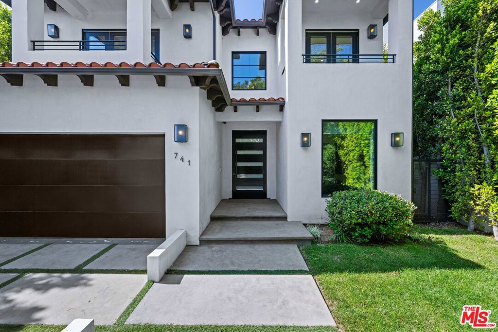 741 N Vista Street