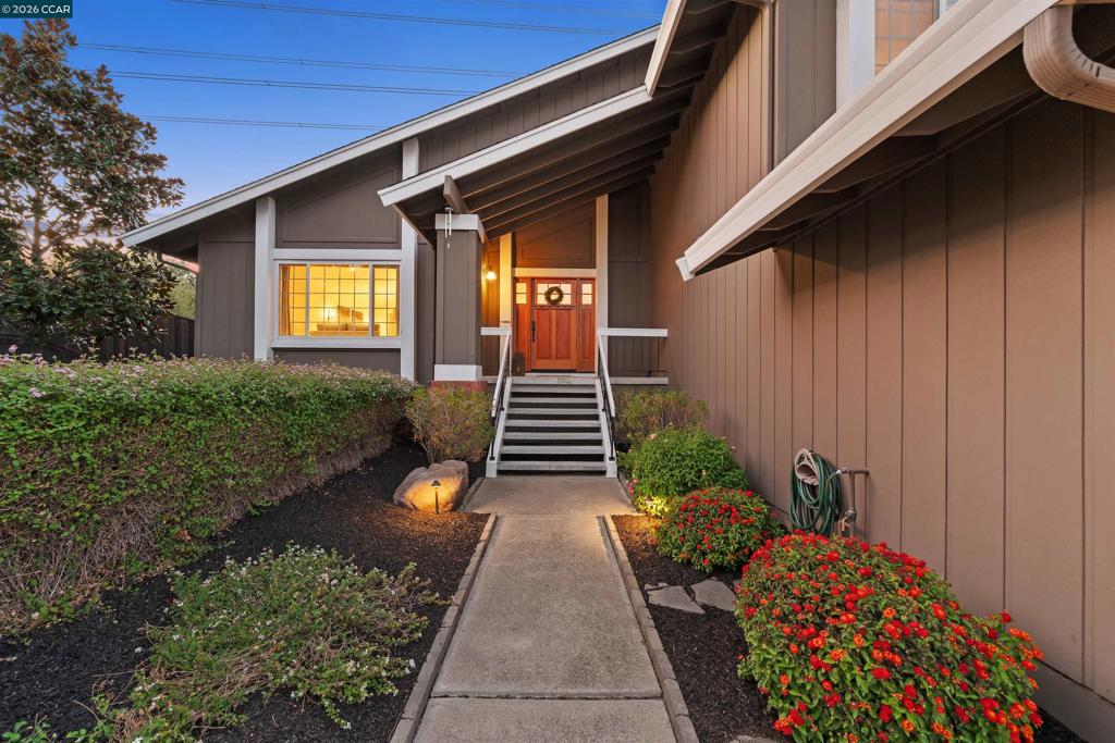 1409 Stonehedge Dr