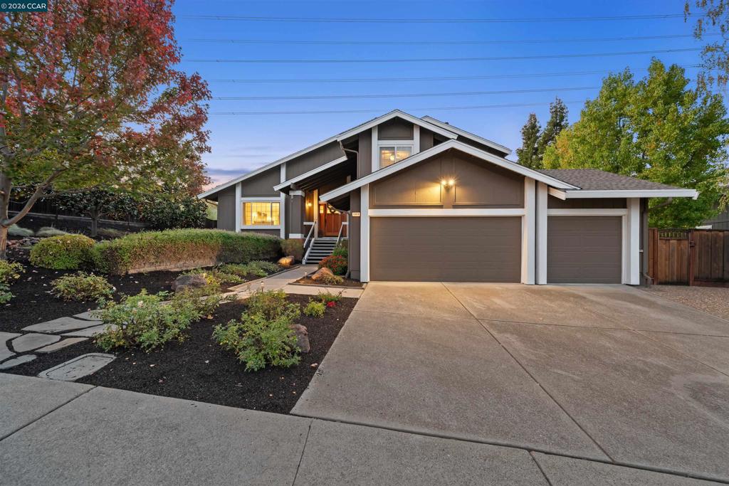 1409 Stonehedge Dr
