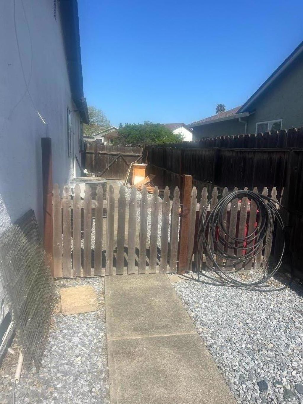 listing image 130729275515021496860