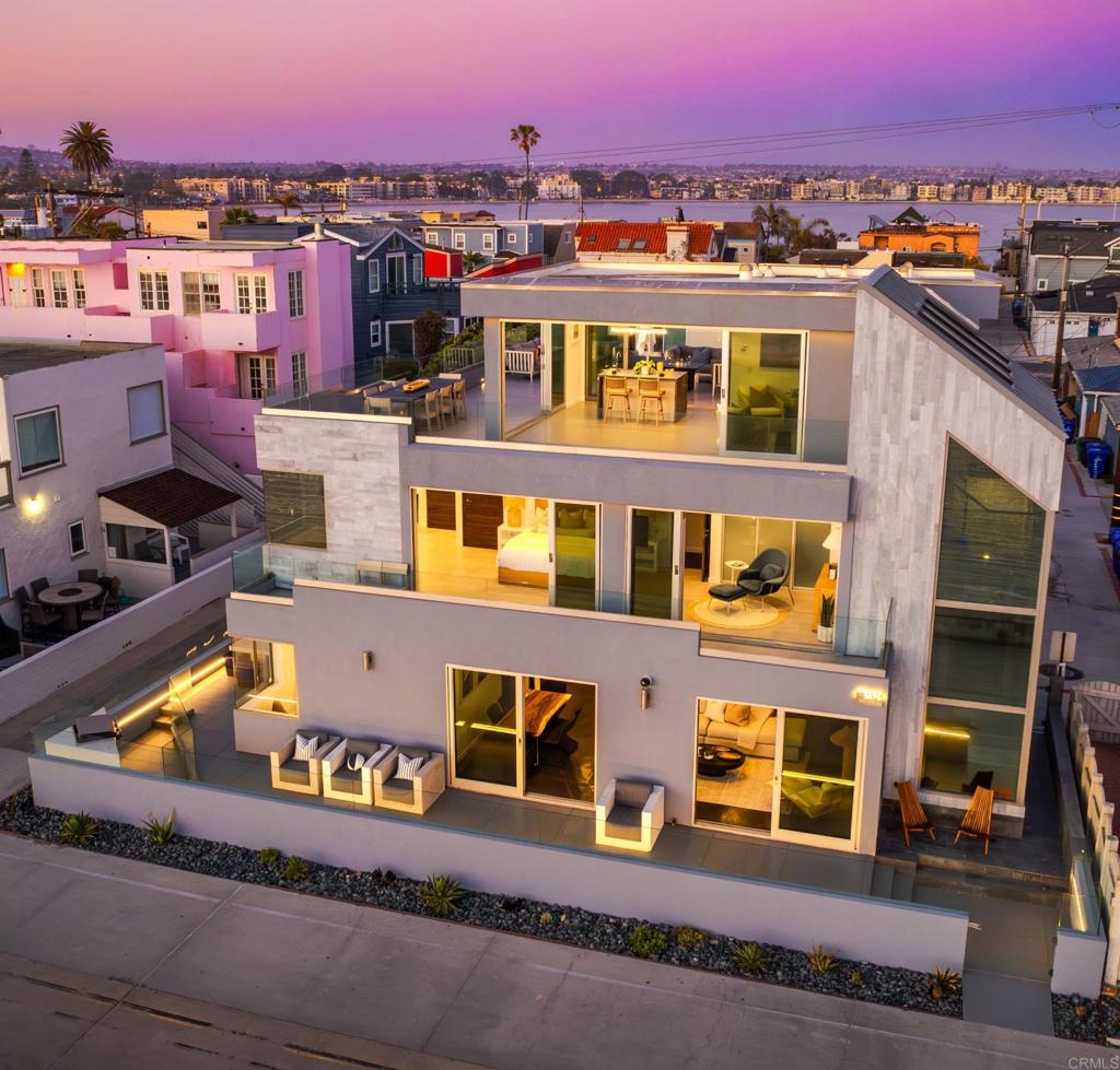 3879 Ocean Front Walk