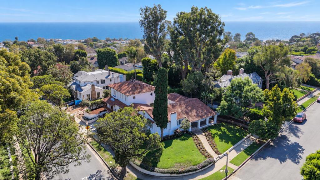 Photo of 14900 Camarosa Drive, Pacific Palisades, CA 90272 (MLS # ML82064308)