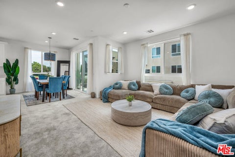 Photo of 9431 #4 Sepulveda Boulevard, Los Angeles, CA 91343 (MLS # 26845629)