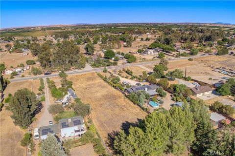 Tiny photo for 4515 Jardine Road, Paso Robles, CA 93446 (MLS # CV25146335)