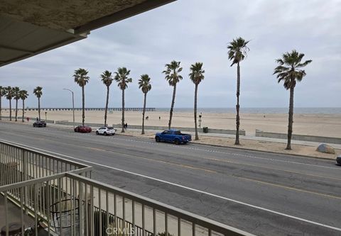 Photo of 217 E Surfside Dr, Port Hueneme, CA 93041 (MLS # SR26075437)