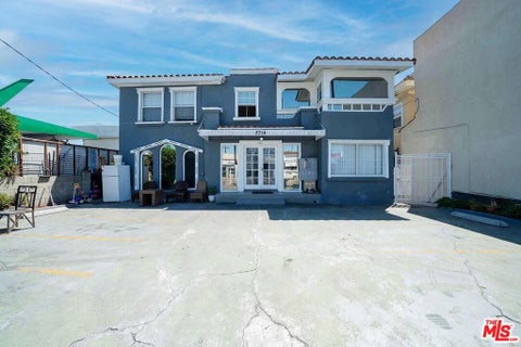 Photo of 3714 W Pico Boulevard, Los Angeles, CA 90019 (MLS # 26999837)