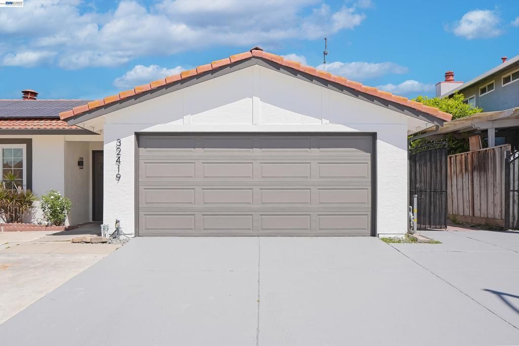 Photo of 32419 Woodland Dr Dr, Union City, CA 94587 (MLS # 41131114)