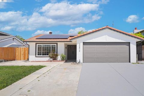 Photo of 32419 Woodland Dr Dr, Union City, CA 94587 (MLS # 41131114)