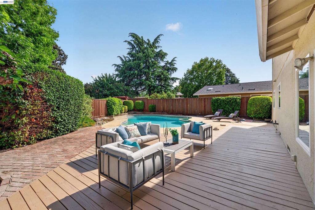 2865 Longspur Way