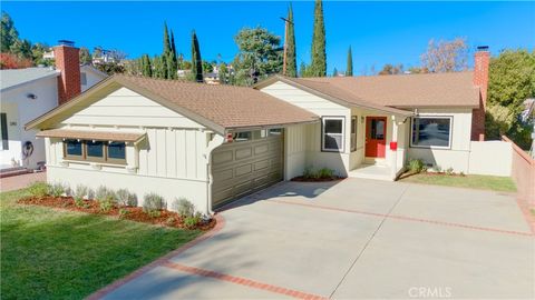 Photo of 22137 Ybarra, Woodland Hills, CA 91364 (MLS # SR25273965)