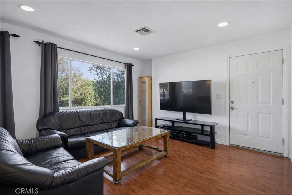 23777 mulholland Highway 203