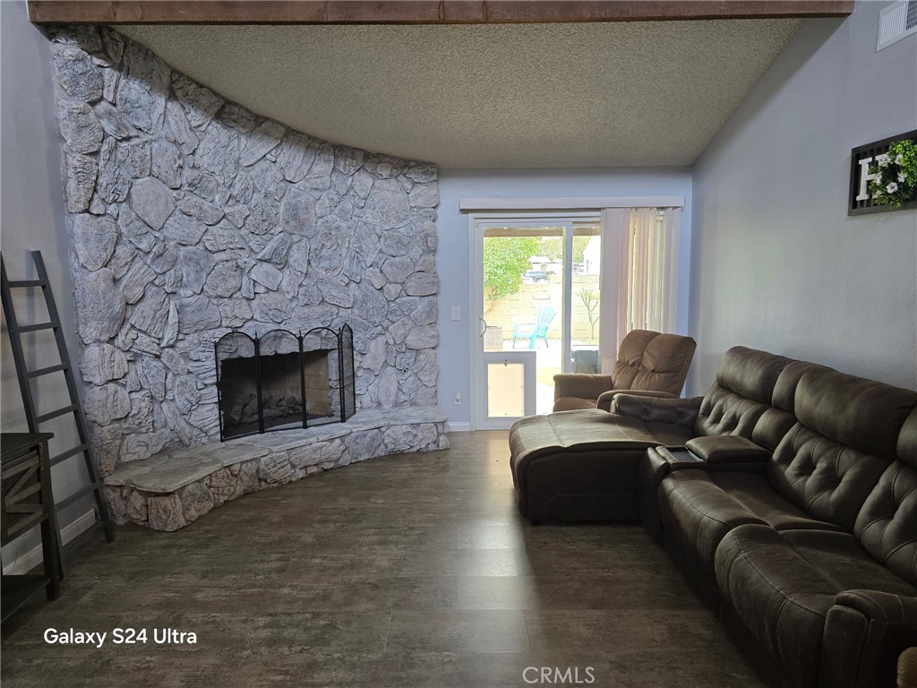 11504 Los Molinos
