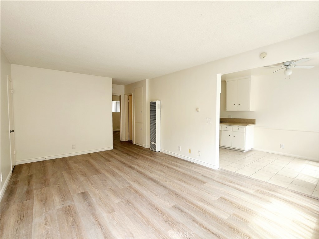 Prime Redondo Beach area, two bedroom/one bathroom. updated kitchen and bath, close to freeway, malls, shops, beaches and LAX Airport,
Enjoy Southbay beach weather. Move in ready. Landlord prefers 2.5 times income, 680 credit score