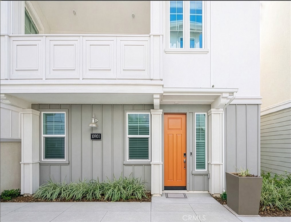 1090 North Anaheim Boulevard 1