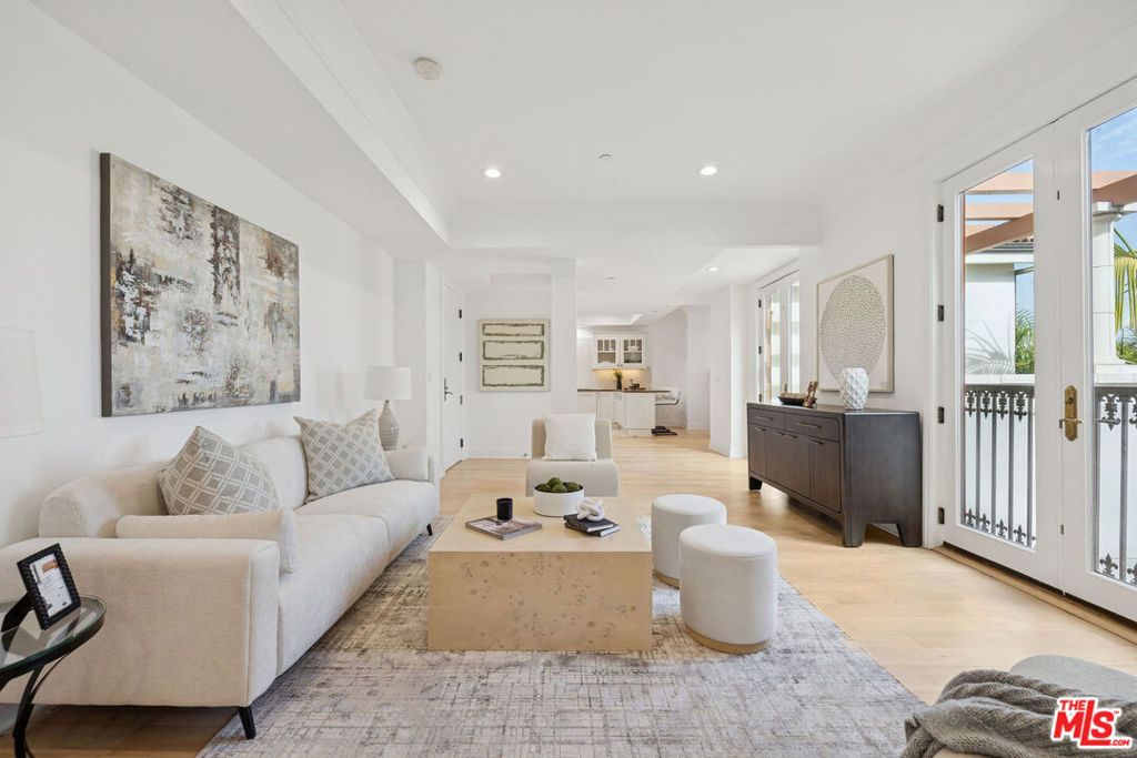 261 S Reeves Drive PH3