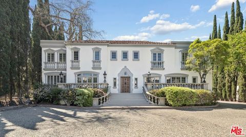 Photo of 4526 Wilshire Boulevard, Los Angeles, CA 90010 (MLS # 26779317)