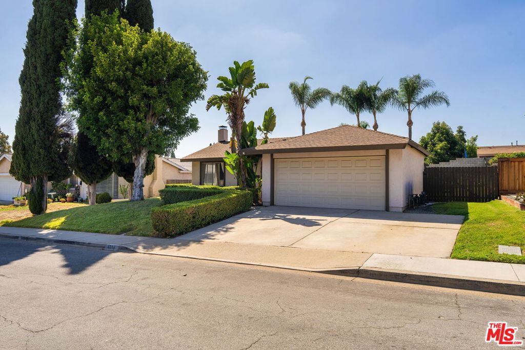 4315 Via De Los Robles