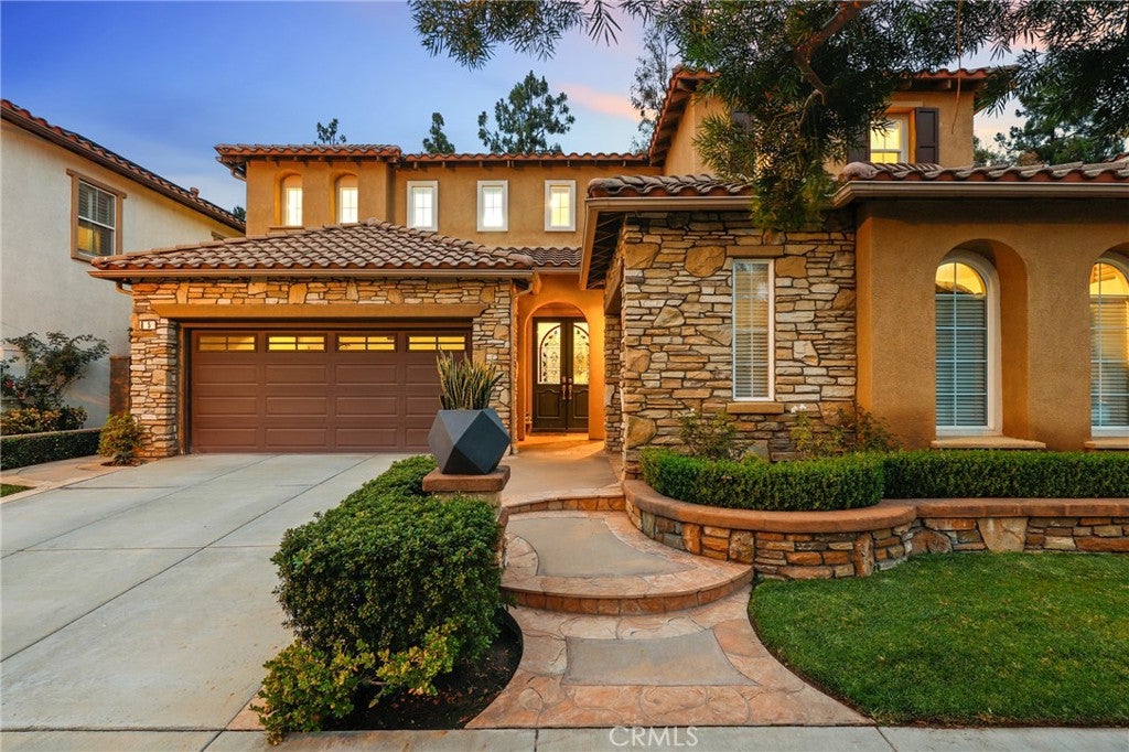 5 Upland, Irvine CA 92602