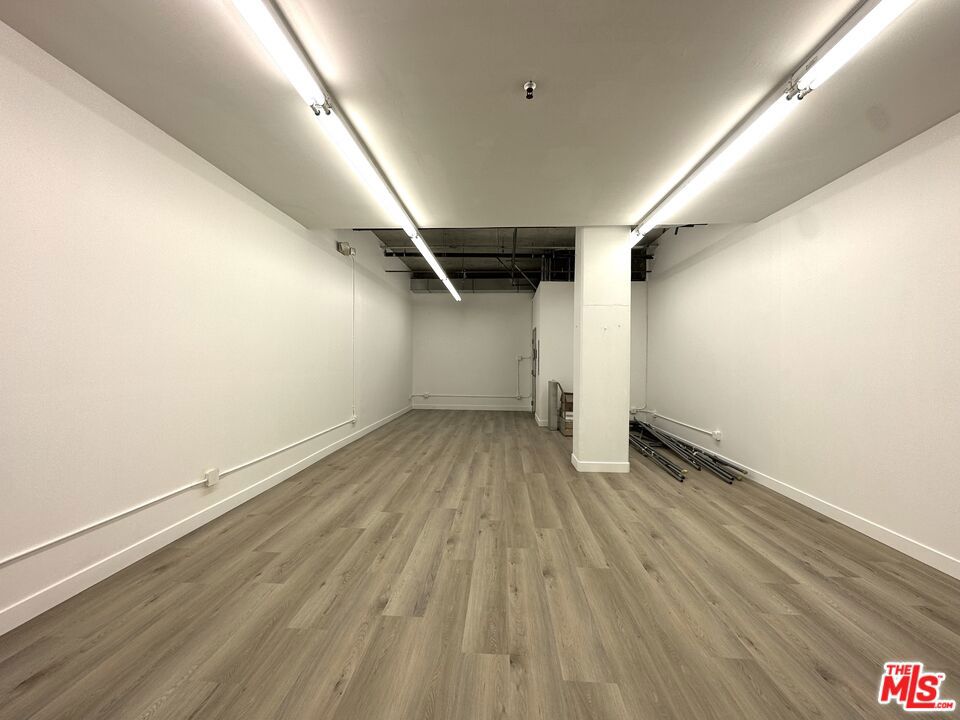 Spacious and clean commercial unit available for lease in the heart of Downtown LA's Industrial District.Unit P09 is freshly updated, move-in ready, and offers convenient access with parking just steps from the entrance. This well-maintained space includes a private bathroom and is ideal for a variety of business needs.Tenants to verify all permitted uses and zoning with the city. Property is being leased as-is, with no guarantees or warranties made by landlord or broker.