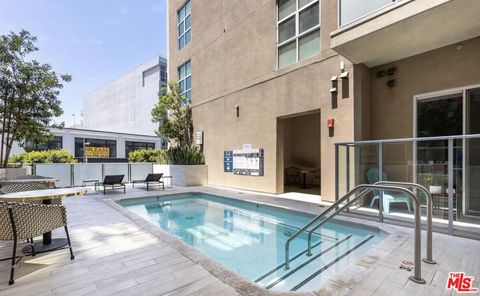 Photo of 1249 S Grand Avenue #517, Los Angeles, CA 90015 (MLS # 25626035)