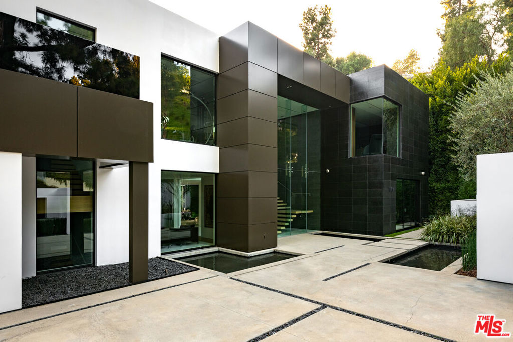 1231 LAGO VISTA Drive