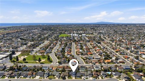 Tiny photo for 20621 Reef Lane, Huntington Beach, CA 92646 (MLS # OC26049715)