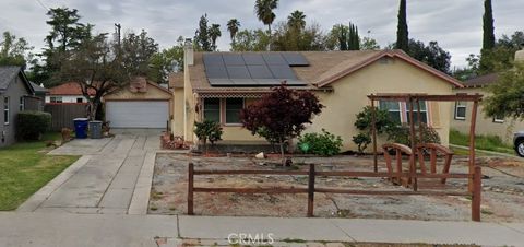 Photo of 1946 E Clinton Ave, Fresno, CA 93703 (MLS # DW26073659)