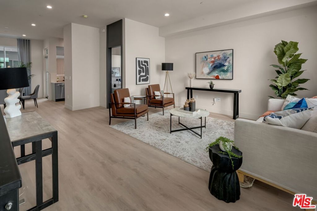 Photo of 125 Plymouth Street, Inglewood, CA 90302 (MLS # 25627625)