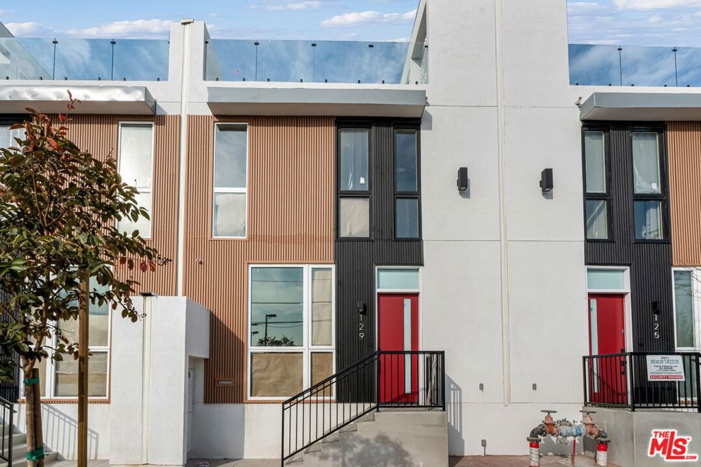 Photo of 125 Plymouth Street, Inglewood, CA 90302 (MLS # 25627625)