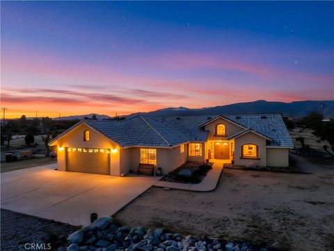 Photo of 1825 Smoke Tree Rd, Pinon Hills, CA 92372 (MLS # TR26034133)