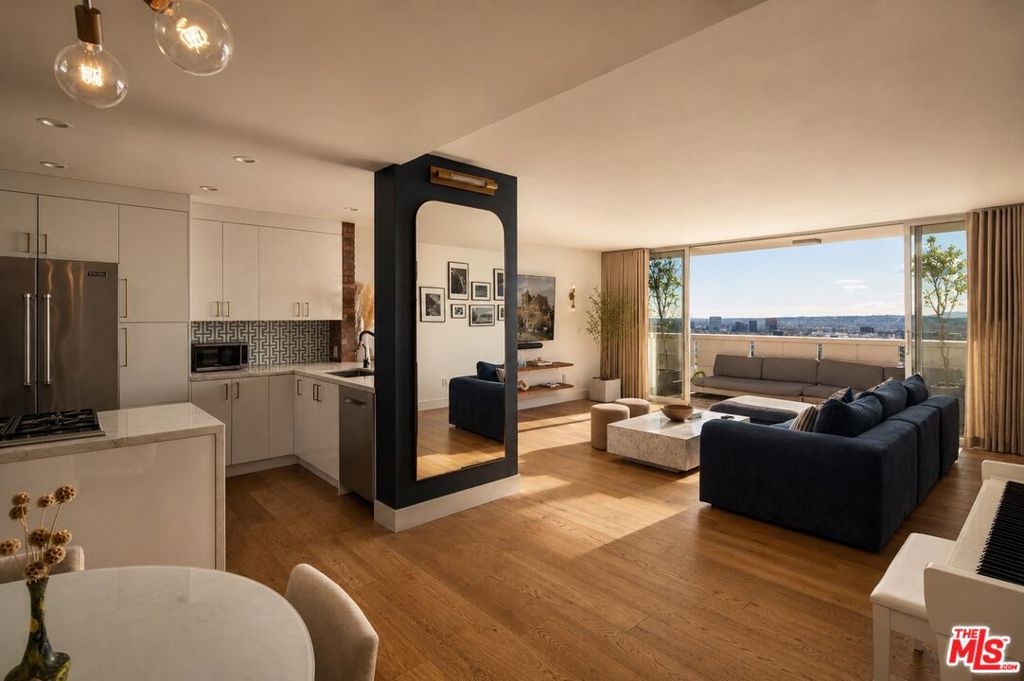 Photo of 8787 Shoreham Drive #707, West Hollywood, CA 90069 (MLS # 26866013)