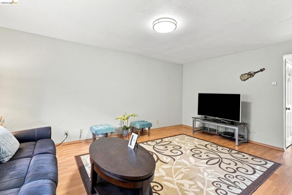 205 Del Valle Cir