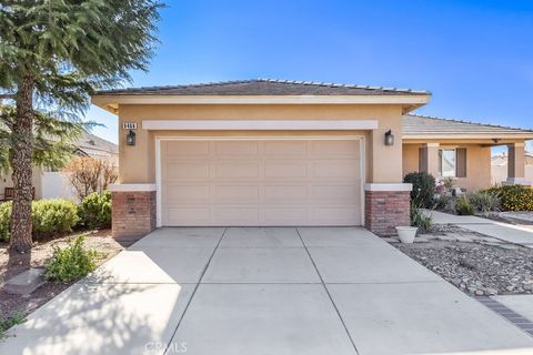 Photo of 8466 Hoover Court, Oak Hills, CA 92344 (MLS # IV26050811)