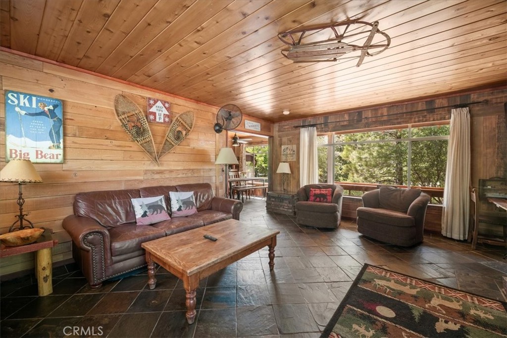 39989 Hillcrest Drive
