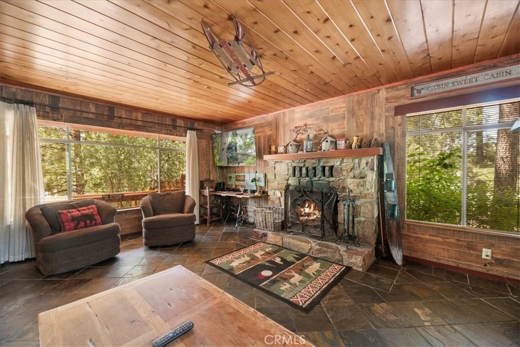 39989 Hillcrest Drive