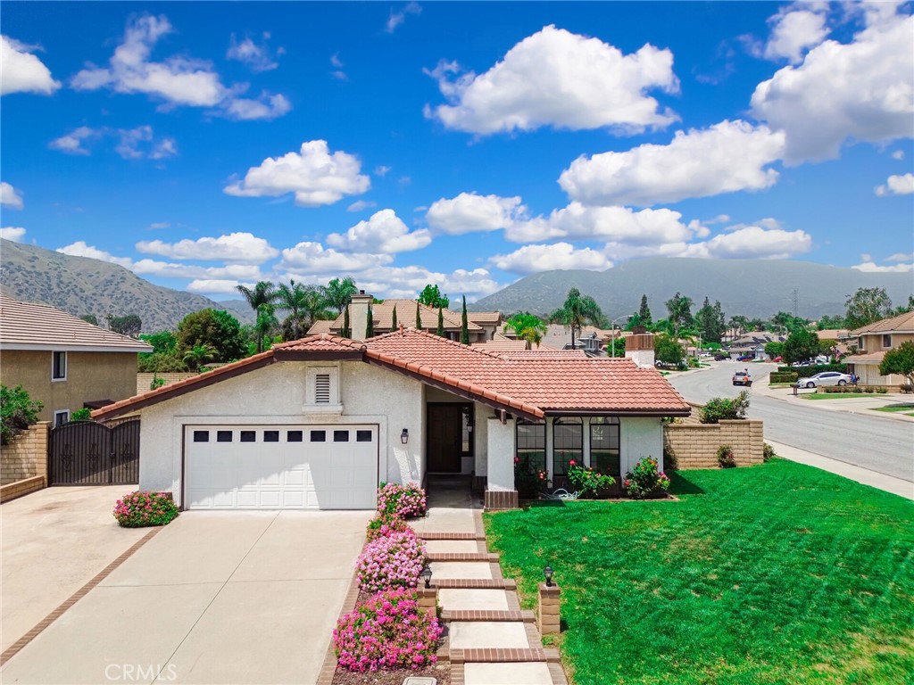 5697 Los Robles