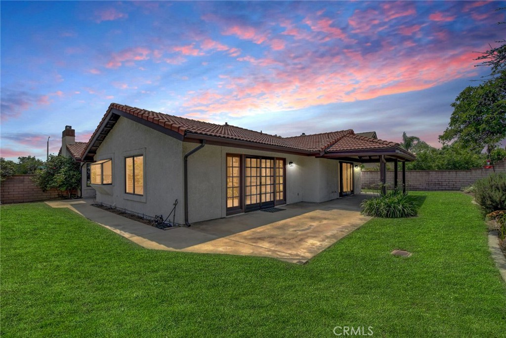 5697 Los Robles