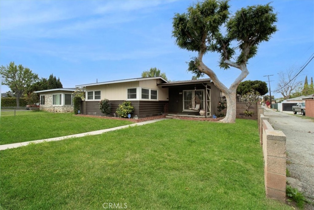 6855 Butler Ave