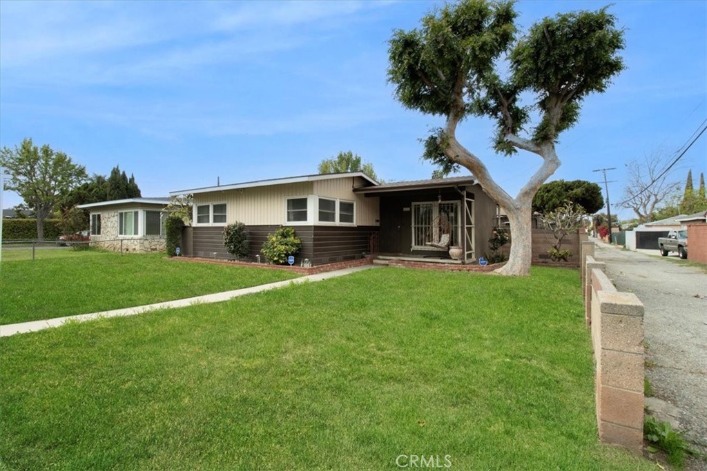 6855 Butler Ave