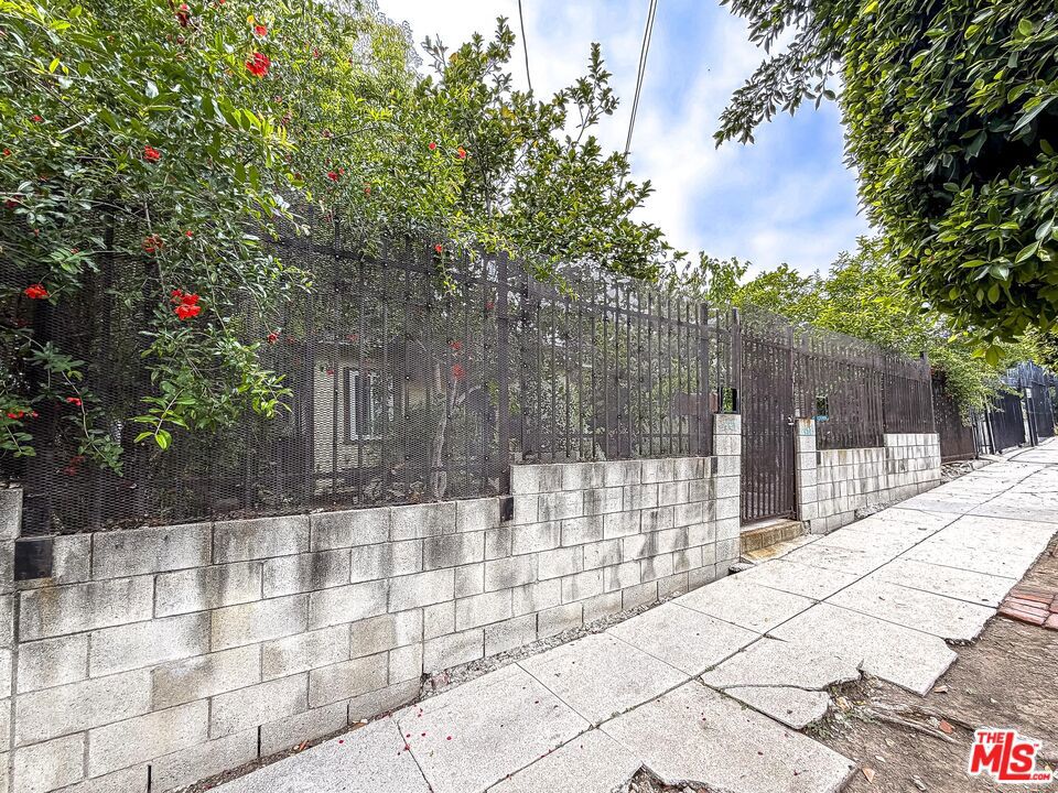 447 N Commonwealth Avenue