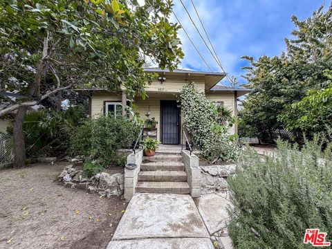Photo of 447 N Commonwealth Avenue, Los Angeles, CA 90004 (MLS # 26671595)