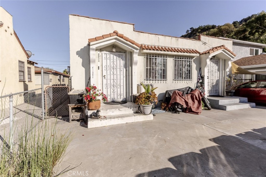 2232-2234 Shoredale is a charming Spanish-style duplex in the sizzling, sought-after section of NELA known as Frogtown/Elysian Valley. An up-and-coming community near the continuously developing Los Angeles River Master Plan, it's close to everything our major metropolis has to offer while remaining a serene, close-knit neighborhood. Which is why renters (and/or landlord/occupants) love it! Close to Echo Park, Silverlake, Atwater, Glendale, Cypress Park, Glassell Park, Highland Park and with easy Access To 2, 5, 101 and 110 freeways, it's just minutes to Dodger Stadium, Downtown, Chinatown, Griffith Park, and all the dining, nightlife, shopping and attractions they offer. Each side-by-side unit features 2 bedrooms/1 bath, roomy living area and it's own central AC. Spacious backyard with access to your own dedicated laundry room. Easy access to the Los Angeles River Trail, making it an ideal location for those who enjoy walking, running, or cycling.