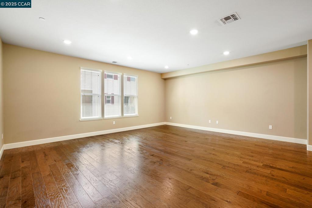 WALLISRANC - Residential Lease